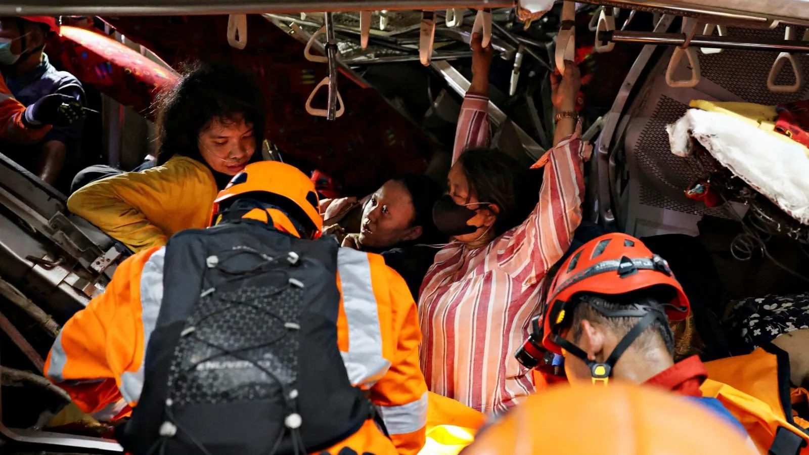 Tujuh Tewas, Puluhan Luka Akibat Tabrakan KRL dan Argo Bromo di Bekasi