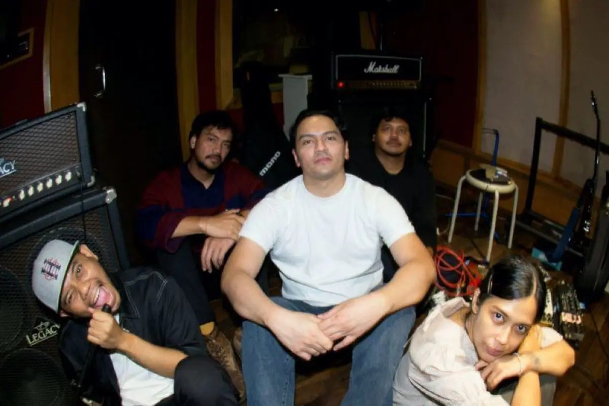 Zorrrya Merilis EP "Ellipsis", Eksplorasi Emosi dan Identitas