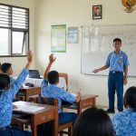 10 Cara Efektif Presentasi di Depan Kelas untuk Siswa