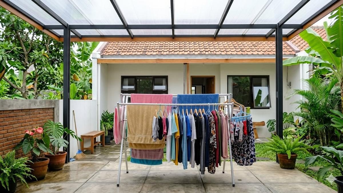 15 Desain Penutup Jemuran Belakang Rumah yang Tetap Terkena Sinar Matahari