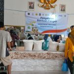 1.557 KPM Sukajati Terima Bantuan Beras Minyak Goreng