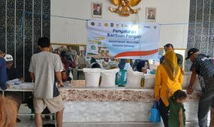 1.557 KPM Sukajati Terima Bantuan Beras Minyak Goreng