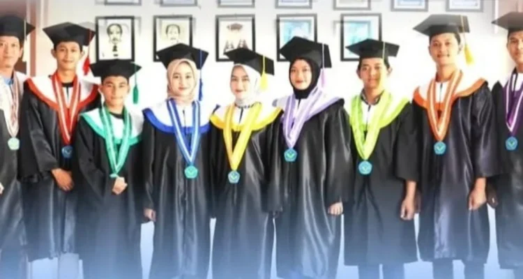 182 Lulusan Unwir Lulus: Rektor Tekankan Adaptasi Digital & Etika Industri