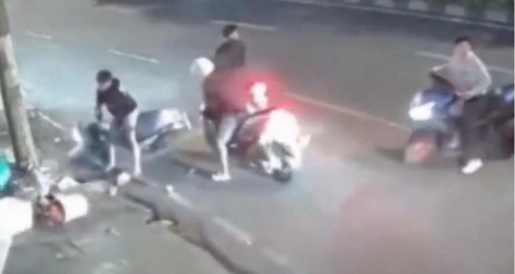 3 Pemuda Terjatuh dari Motor Akibat Dikejar Kelompok Bersenjata
