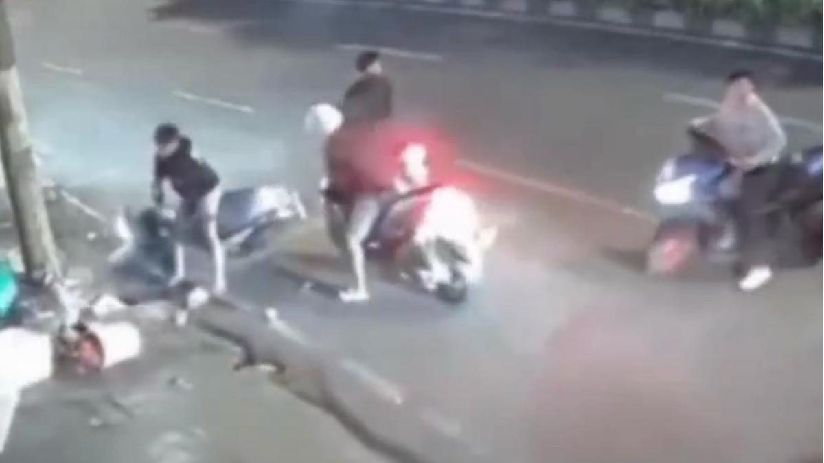 3 Pemuda Terjatuh dari Motor Akibat Dikejar Kelompok Bersenjata