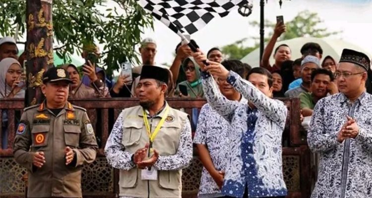 445 Jemaah Haji Kloter 30 Berangkat ke Tanah Suci dari Pendopo Indramayu