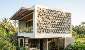 6 Desain Dinding Roster Unik untuk Rumah Pedesaan Modern yang Sejuk dan Estetik