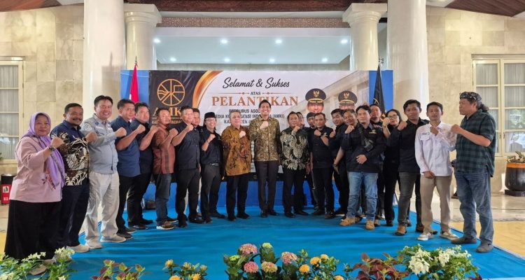 Ajakan Bupati Indramayu Lucky Hakim: Profesionalisme dan Melawan Hoaks