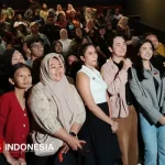 Aksi Emosional Warnai Nobar Penerbangan Terakhir di CGV BG Junction Surabaya