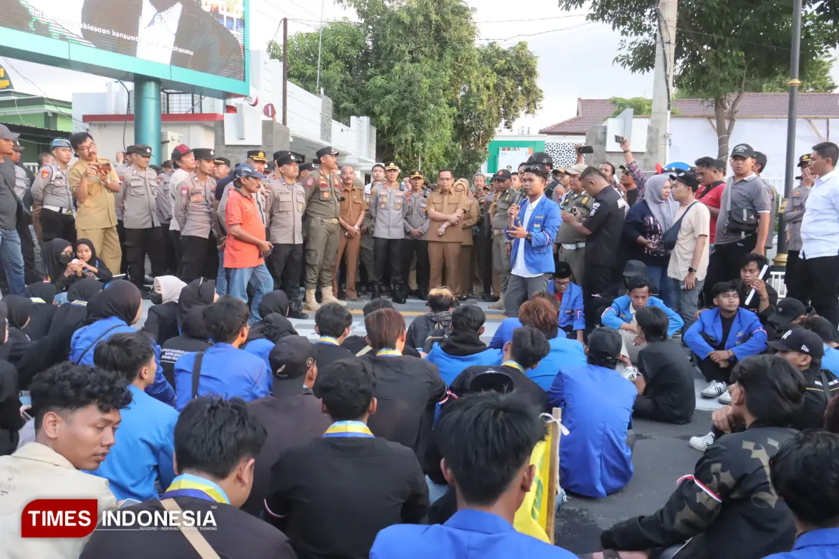 Aksi PMII dan BEM Probolinggo: Soroti Isu Andri Yunus dan Kesejahteraan Guru
