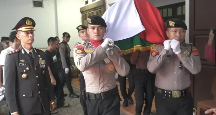 Anggota Polres Banjar, Bripka Budi Akbar Permana, Dimakamkan dengan Penghormatan Penuh