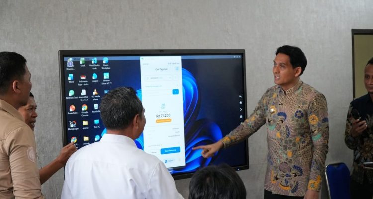 Aplikasi Mahasiswa Polindra Dukung Perumdam Tirta Darma Ayu