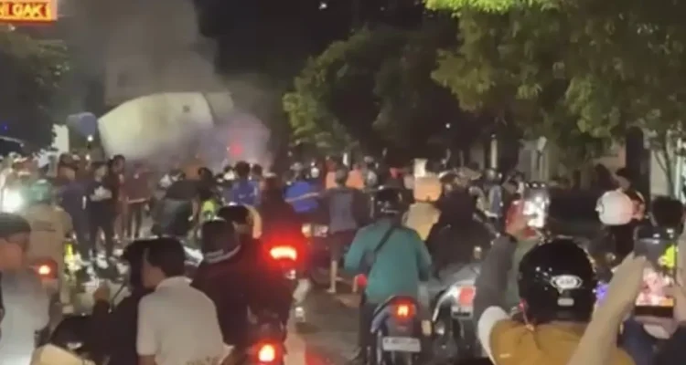 Aremania Lakukan Aksi di Kantor Arema FC, Jalanan Macet Pasca Kekalahan dari Persik