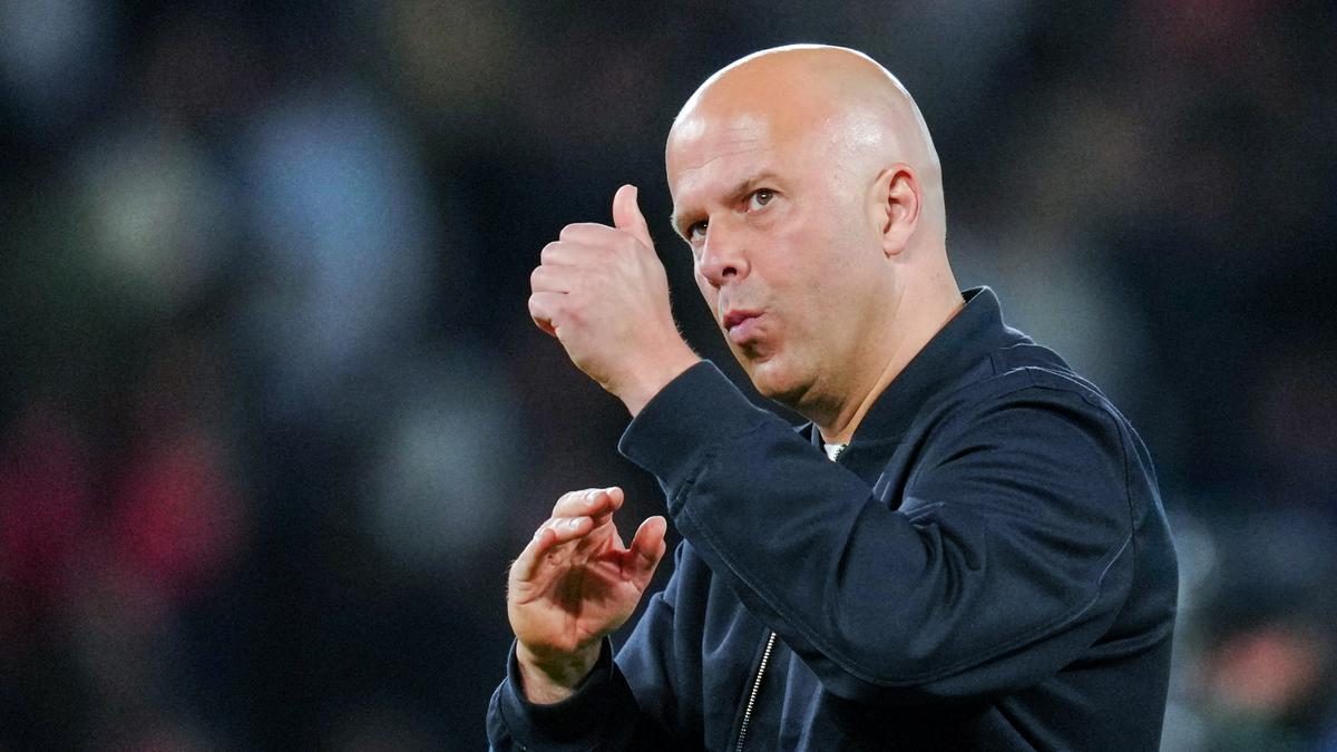 Arne Slot Gabung AC Milan Pasca Dipecat Liverpool