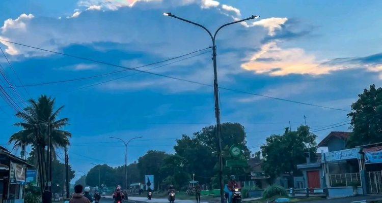 Awan Pelangi Langka Muncul di Indramayu, Mengagumkan Warga Sejak Pagi
