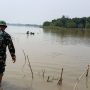 Babinsa Ade Widarya Bantu Pencarian Korban Tenggelam di Waduk Cipancuh