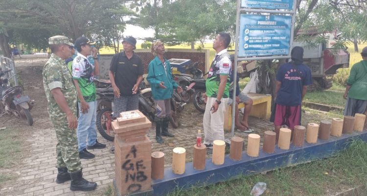 Babinsa Cikedunglor Kawal Panen Raya untuk Ketahanan Pangan