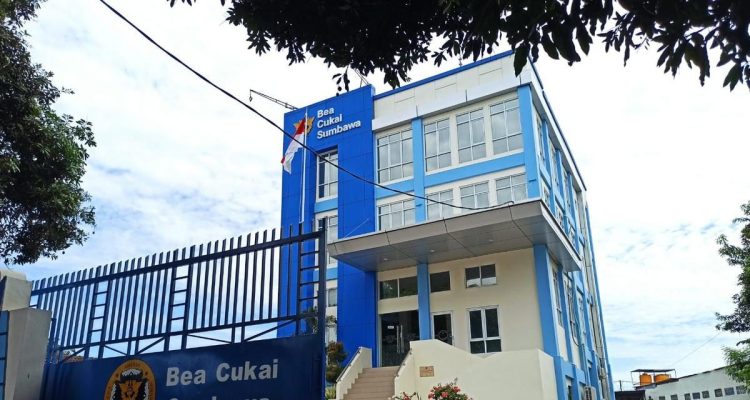 Bea Cukai Sumbawa Lampaui Target Pajak Hingga Dua Kali Lipat