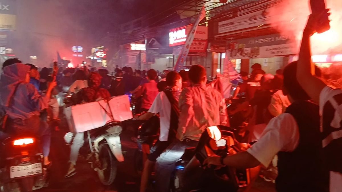 Bobotoh Lumpuhkan Jalur Haurgeulis–Patrol, Macet 10 Km Akibat Euforia Persib