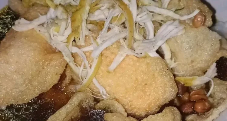 Bubur Ayam Indramayu: Kuliner Pagi Sederhana yang Diburu