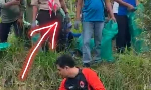 Bupati Lucky Hakim Turun ke Sungai Penuh Sampah, Kadisdikbud Indramayu Hanya Diam