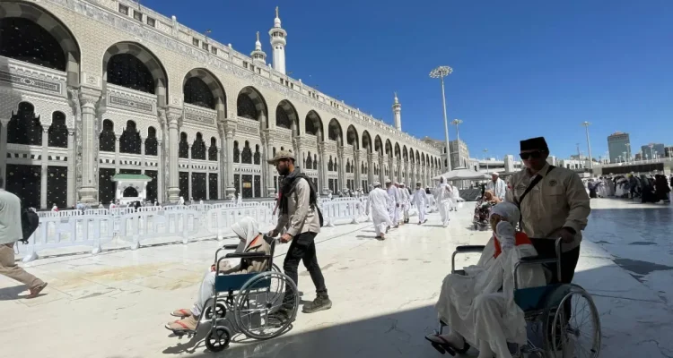 Bus Shalawat Beroperasi 24 Jam, Jemaah Haji Diingatkan Waspadai Cuaca Panas Makkah