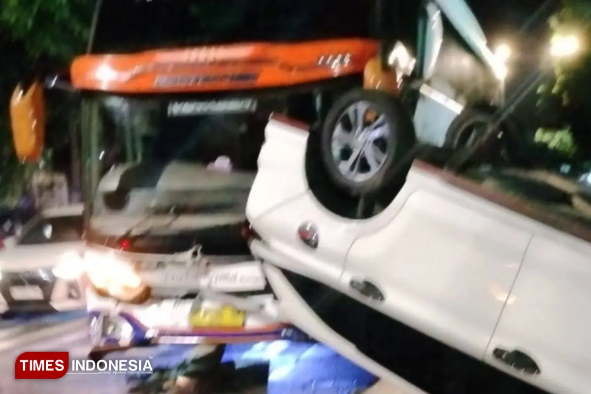 Bus Tabrak Dua Mobil di Kota Batu, Ini Kronologi Kecelakaan Beruntun