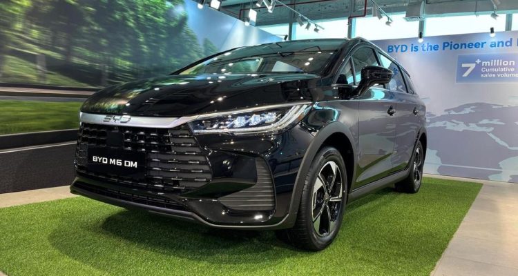 BYD M6 DM Hadir di Indonesia, Mobil Hybrid dengan Teknologi Unik