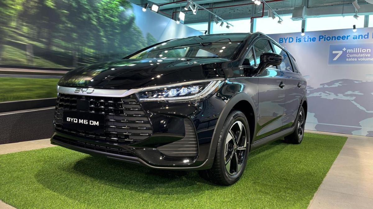 BYD M6 DM Hadir di Indonesia, Mobil Hybrid dengan Teknologi Unik