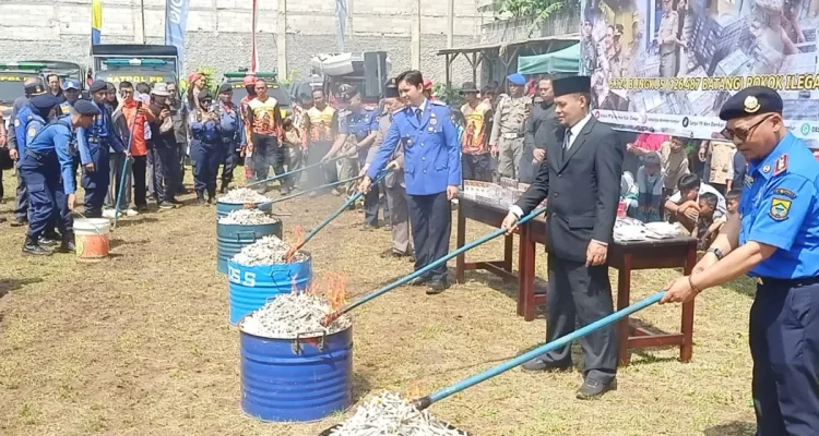 Cianjur Tertib: Ribuan Miras dan Rokok Ilegal Dimusnahkan