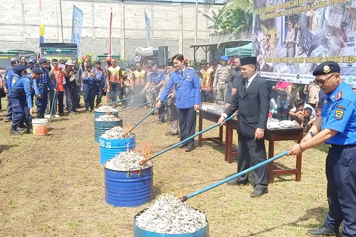 Cianjur Tertib: Ribuan Miras dan Rokok Ilegal Dimusnahkan