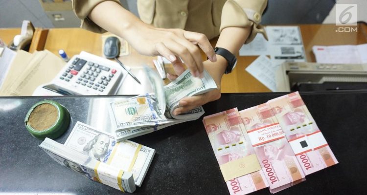 Dampak Melemahnya Rupiah pada PHK di Industri Tekstil dan Farmasi