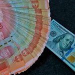 Dampak Pelemahan Rupiah: Pertanda BI Akan Menaikkan Suku Bunga?