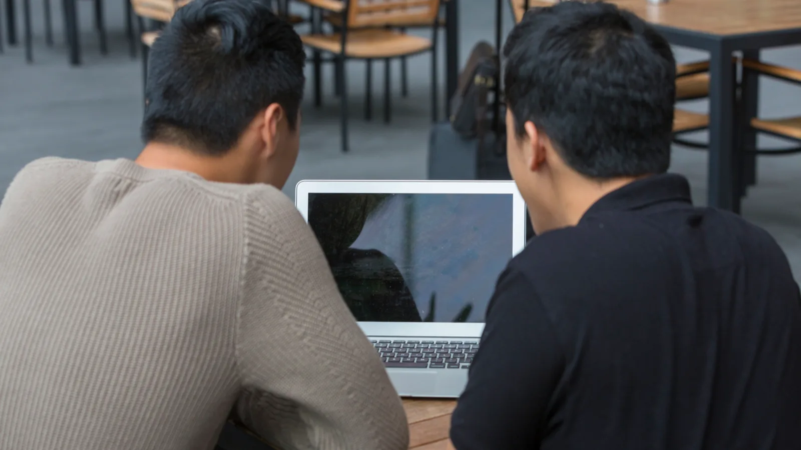 Dampak Psikologis Korban Kekerasan Seksual Online: Malu, Cemas, dan Takut di Balik Obrolan Cabul