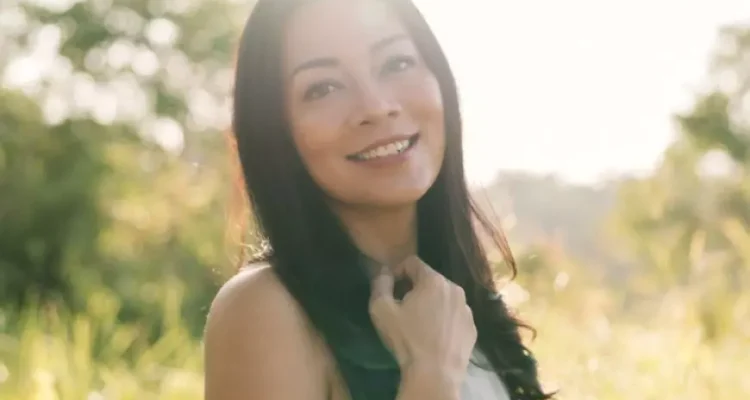 Dee Lestari Rilis Single Baru "(Jangan) Jatuh Cinta" Setelah 17 Tahun