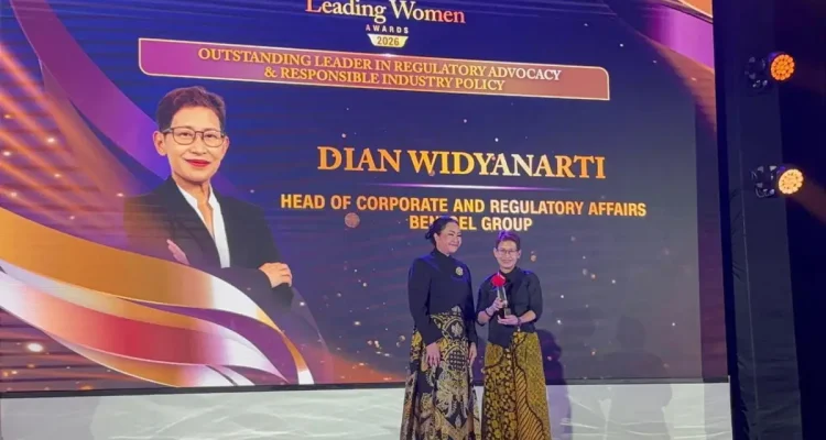 Dian Widyanarti Terima Penghargaan Indonesia Leading Women