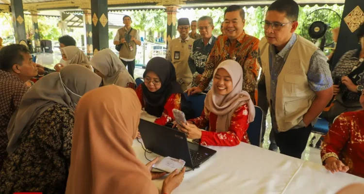 Dirjen Dukcapil Puji Percepatan Digitalisasi Layanan Publik Sleman Melalui IKD