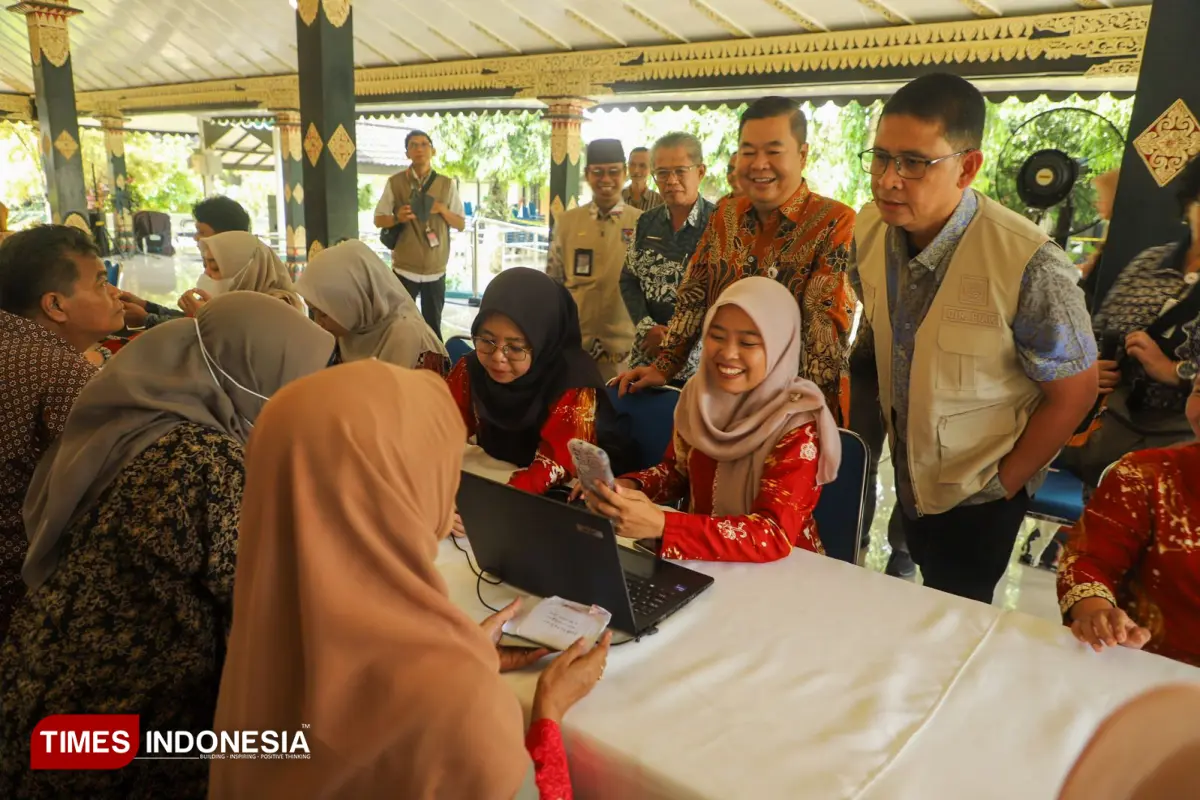 Dirjen Dukcapil Puji Percepatan Digitalisasi Layanan Publik Sleman Melalui IKD