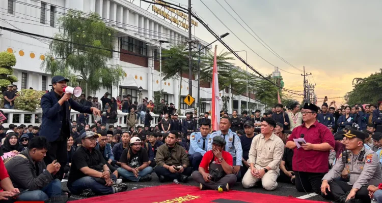 DPRD Jatim Dengarkan Aspirasi Buruh, Janji Kawal Revisi UU Ketenagakerjaan