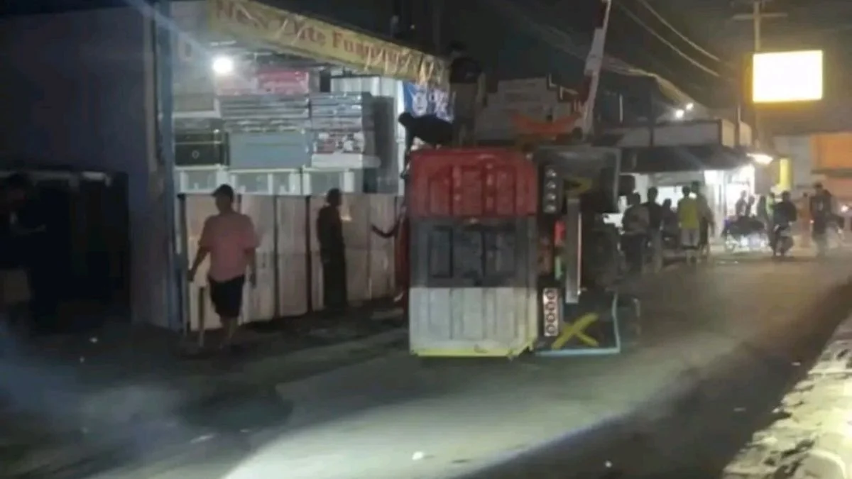 Dramatisnya Kecelakaan Truk di Dekat Perlintasan KA Haurgeulis, Warga Terkejut