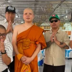 Drummer Band Hardcore Mundur Sementara untuk Jadi Biksu