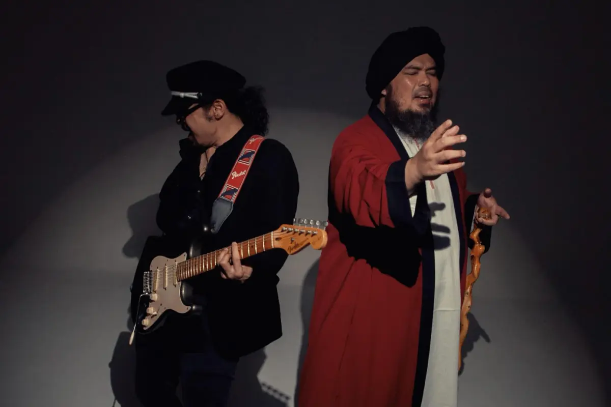 Duet dengan Ustadz Derry, Reynold Eks Gitaris Slank Rilis "Hijrah Tanpa Nanti