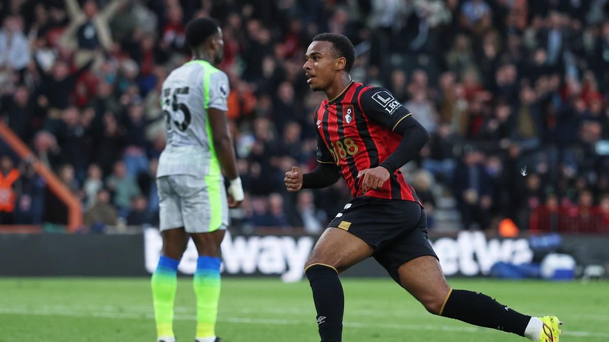 Eli Junior Kroupi Pecahkan Rekor 32 Tahun di Laga Bournemouth vs Man City