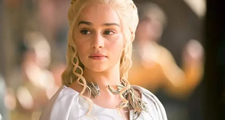Emilia Clarke Pamit dari Dunia Naga Game of Thrones