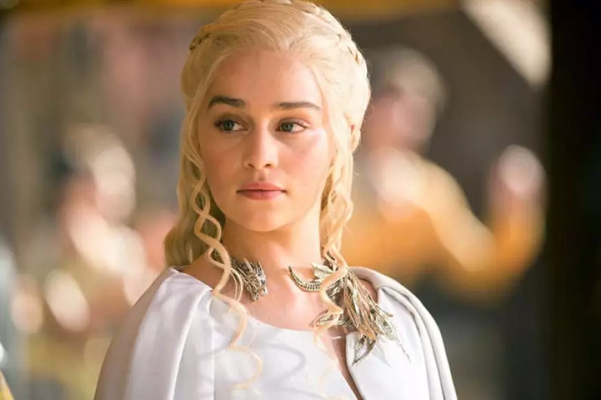 Emilia Clarke Pamit dari Dunia Naga Game of Thrones