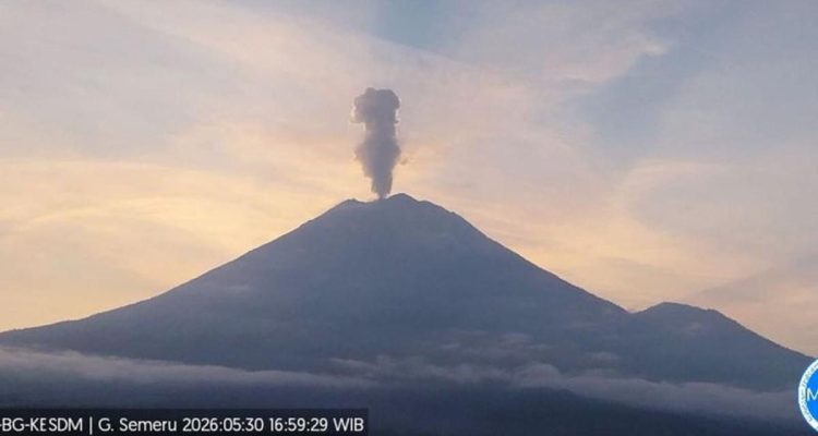 Erupsi Gunung Semeru, Kolom Abu Naik 1 Km