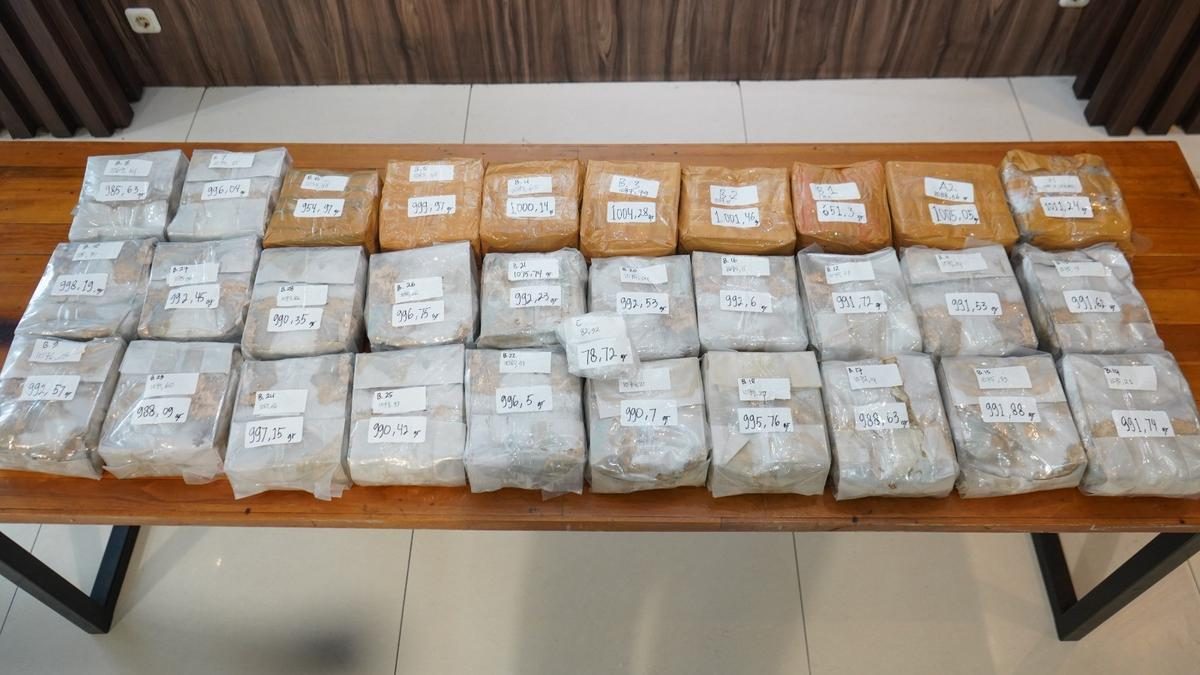 Gudang Narkoba Jaringan Internasional Dibongkar di Bekasi Berkat Sebungkus Sabu