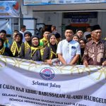 Haru dan Tangis Warnai Keberangkatan Jamaah Haji Kloter 21, Pesan Menyentuh dari Camat Haurgeulis