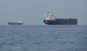Iran Klaim Serang Kapal Perang AS, Tegang di Selat Hormuz