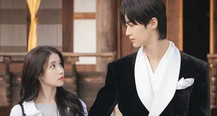 IU dan Byeon Woo Seok Tertangkap Kamera sedang Berciuman